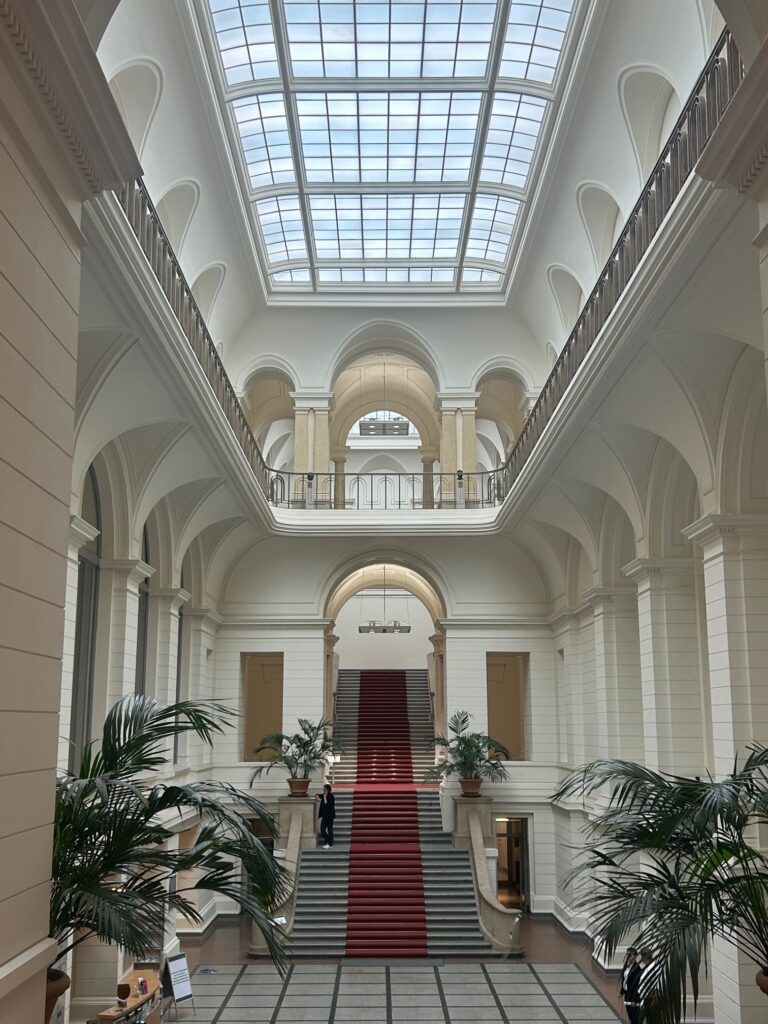 Besuch der Plenarsitzung und anschließende Führung durch das  Abgeordnetenhaus von Berlin